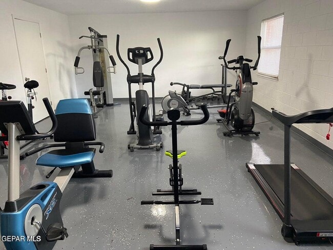 Building Photo - 252 Shadow Mountain Dr