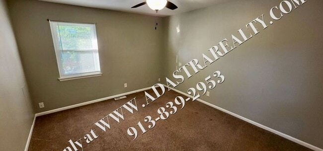 Building Photo - 2 Bed 1.5 Bath Townhome in Bonner Springs-...