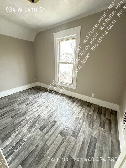 Building Photo - 934 W 14th St