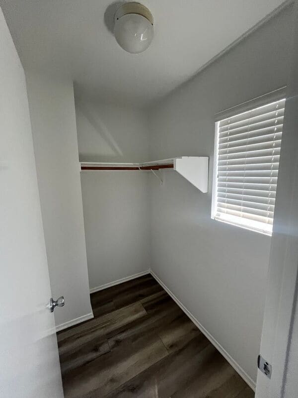 Building Photo - 42114 Acacia Way