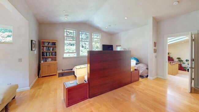 Building Photo - 76 Tamalpais-