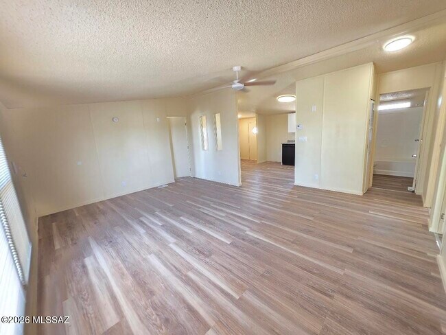 Building Photo - 5606 W Twin Peaks Rd