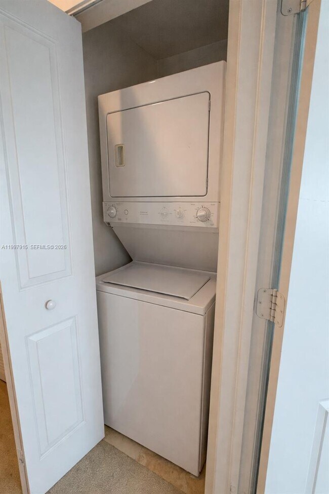 Building Photo - 7900 Harbor Island Dr