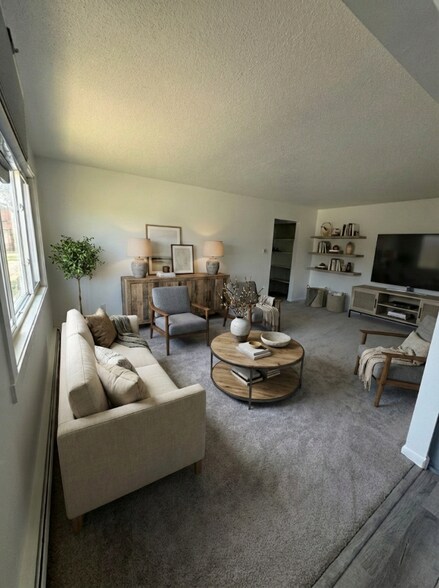 Building Photo - 595 Wagner Dr