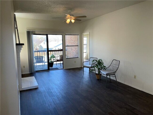 Building Photo - 2415 W Slaughter Ln