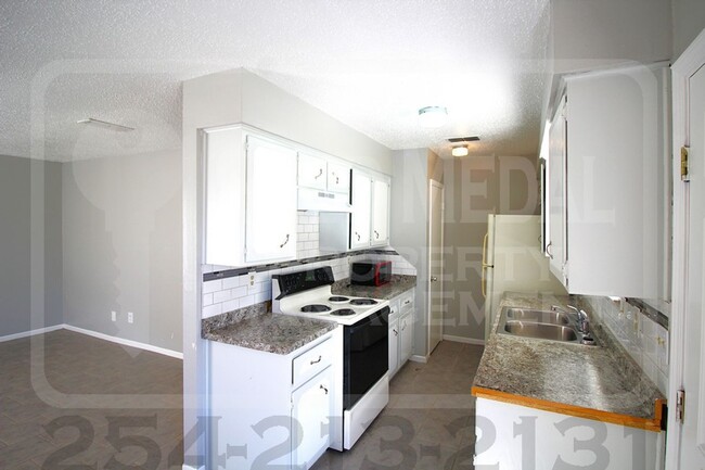 Building Photo - 2302 Hunt Dr