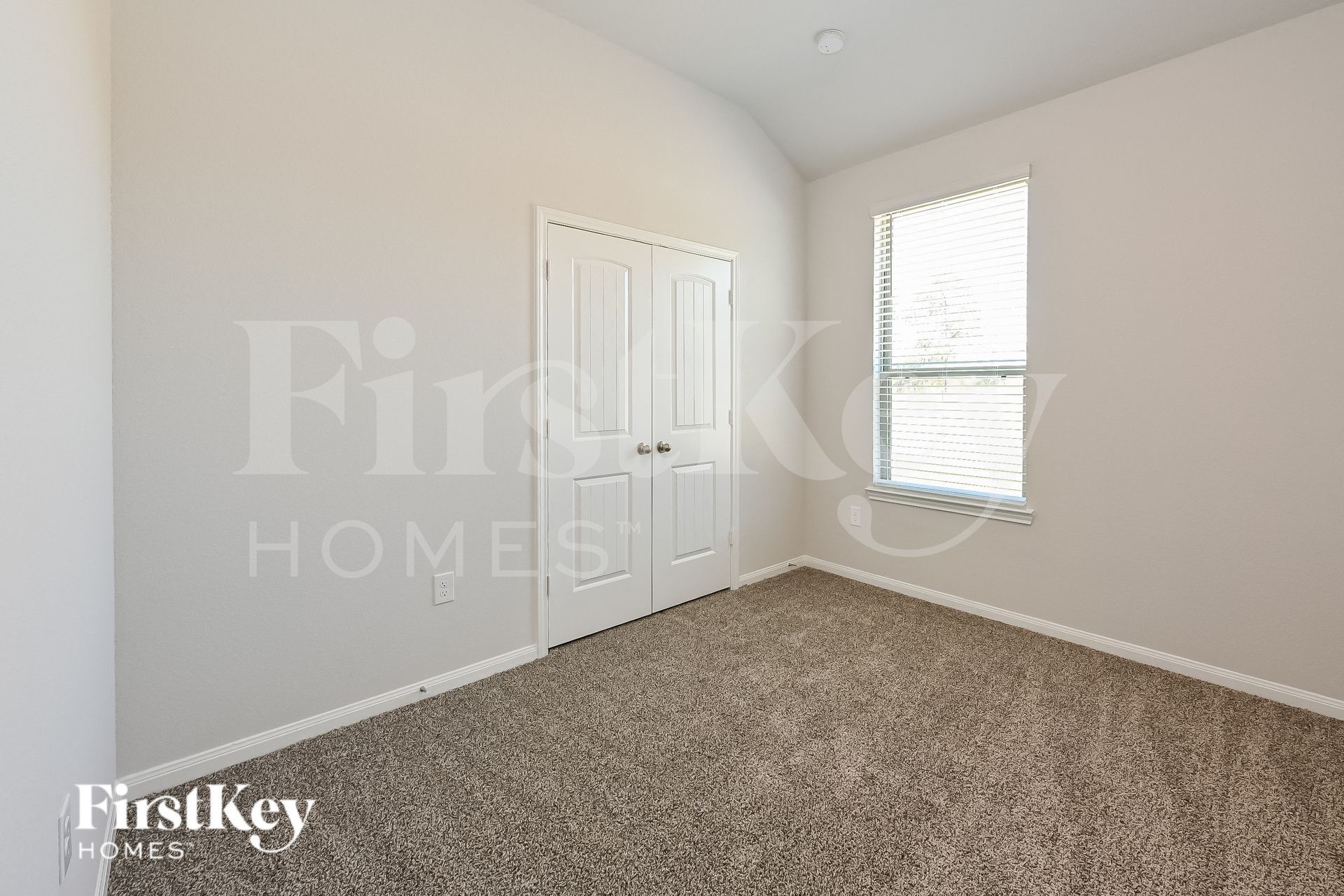 Building Photo - 14785 Country Club Dr
