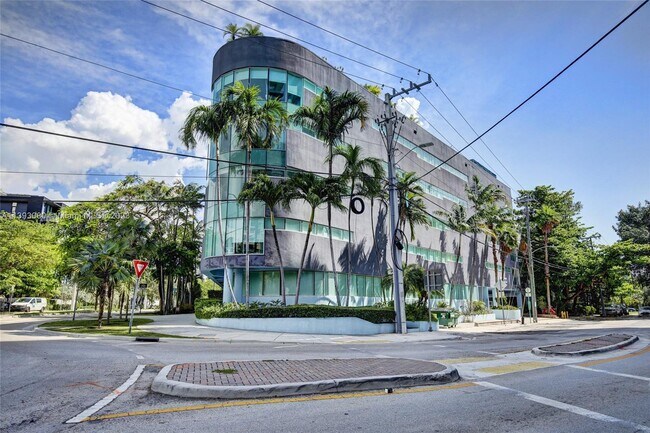 Building Photo - 2699 Tigertail Ave