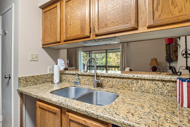 Building Photo - 3900 Aspen Dr