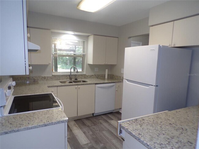 Building Photo - 1088 Melville Rd