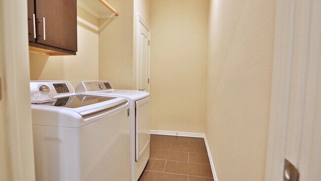 Building Photo - 438 S Sang Ave