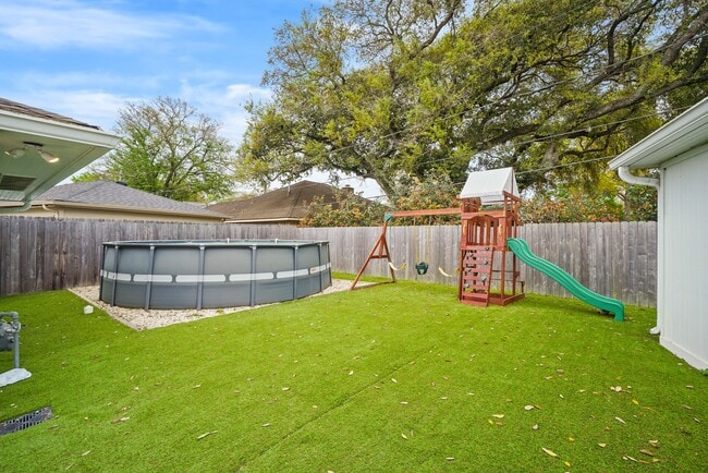Building Photo - 6215 S Braeswood Blvd