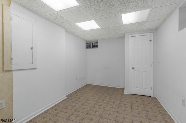 Building Photo - 117 Bluebird Dr