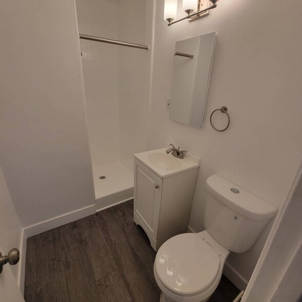 Building Photo - 3956 Stevely Ave