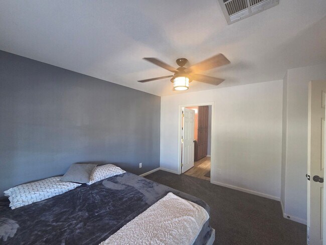 Building Photo - STUNNING PROPERTY-3 bedroom/2 bath Manufacture home in Central Bullhead City