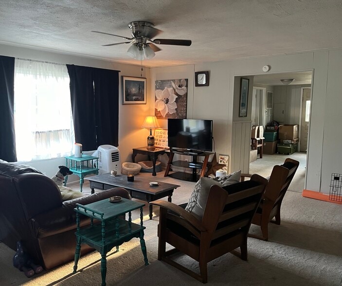 Livingroom - 437 S Peachtree St