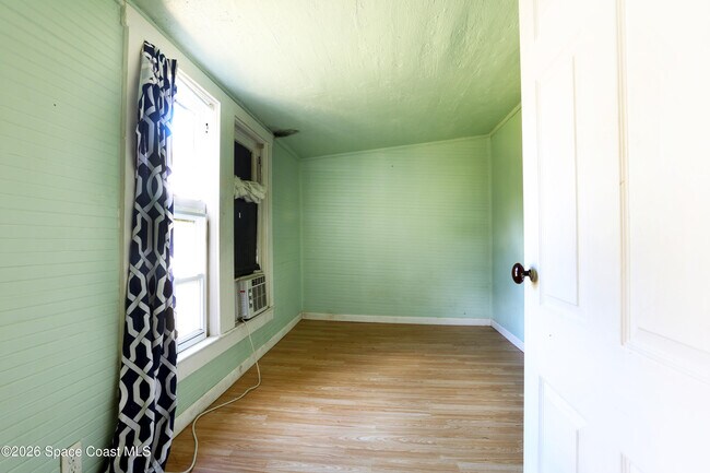 Building Photo - 317 Pineda St