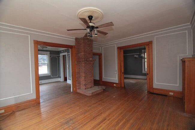 Building Photo - 4 bedroom home in the East Village of Dave...