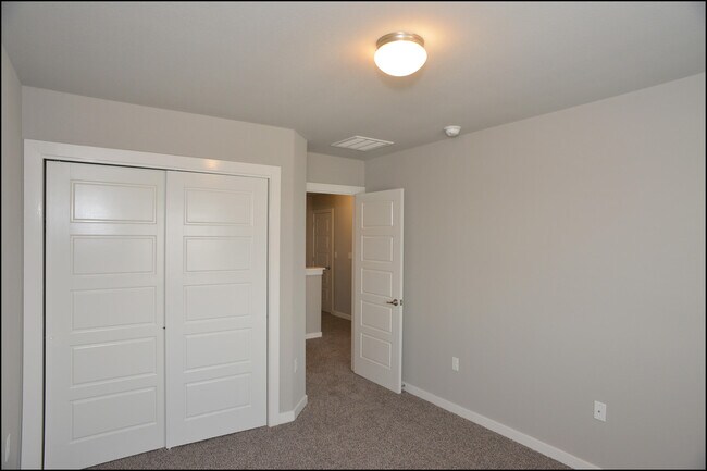 Building Photo - 945 Penrith St