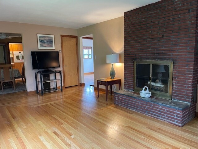 Building Photo - 171 Derby Ave