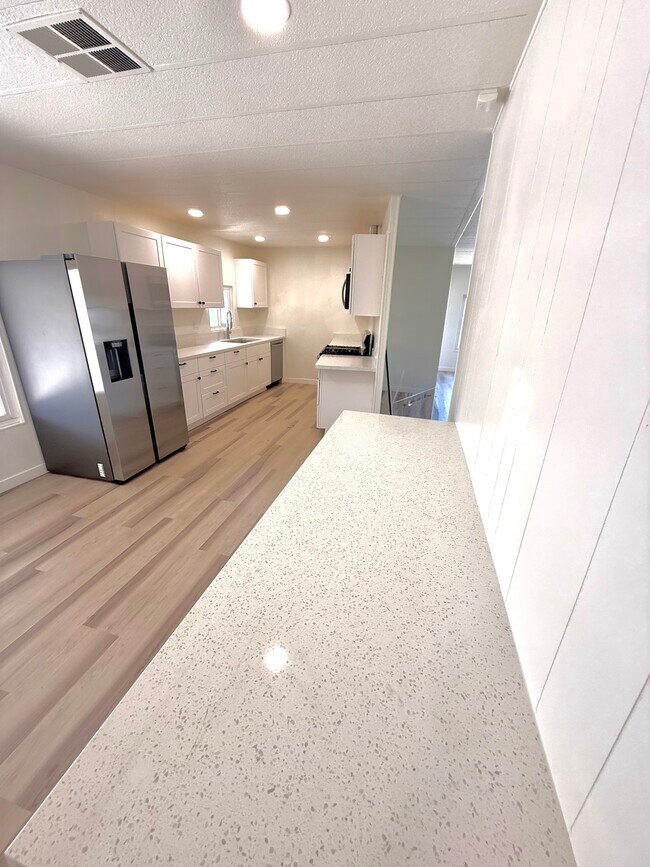 Building Photo - 500 Rancheros Dr