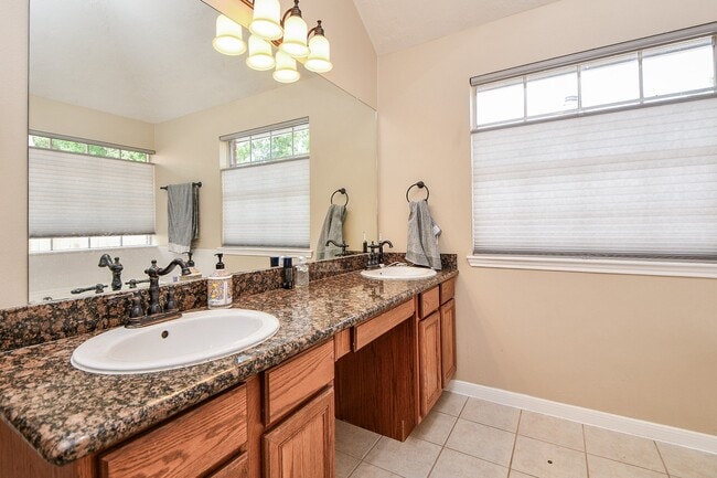 Building Photo - 8323 Lake Crystal Dr