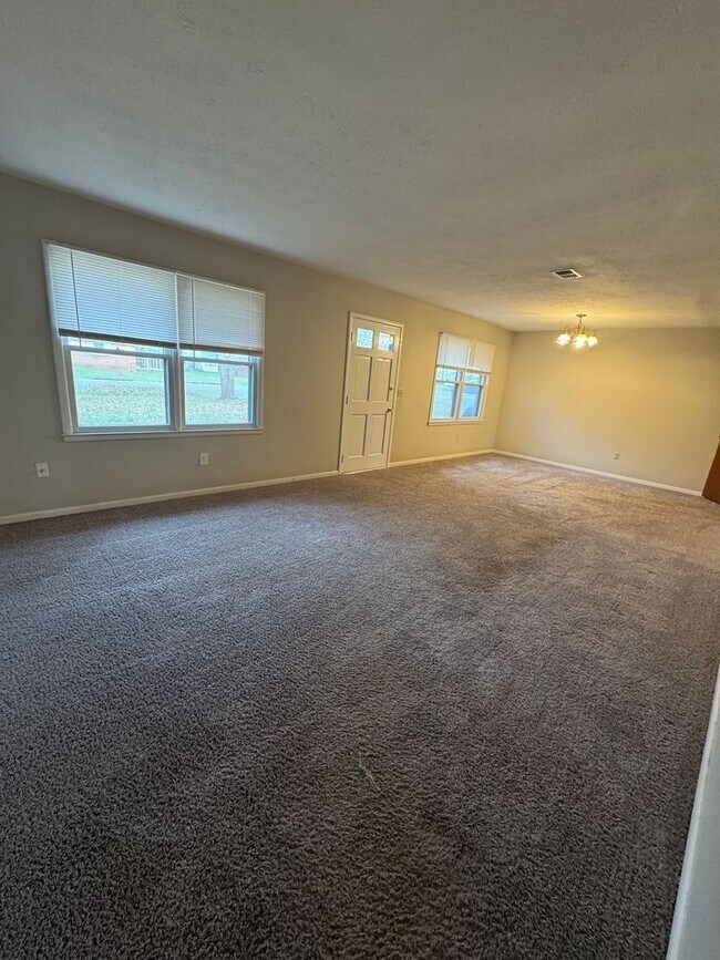 Building Photo - 2029 Kay Dr SW