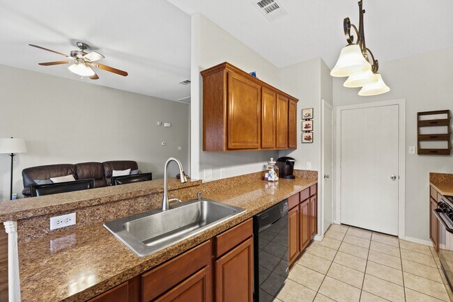 Building Photo - 32018 Anne Ln