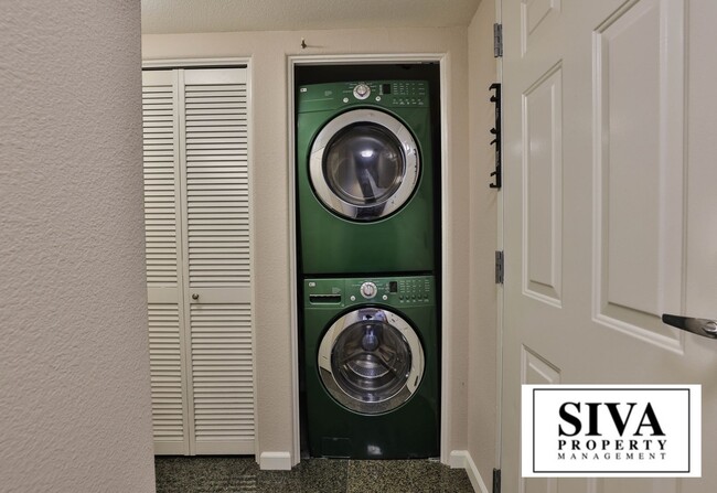 Building Photo - 808 Lenzen Ave