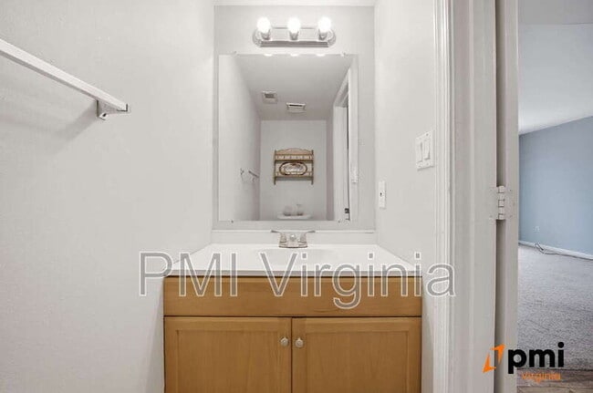 Building Photo - 1957 Darnell Dr