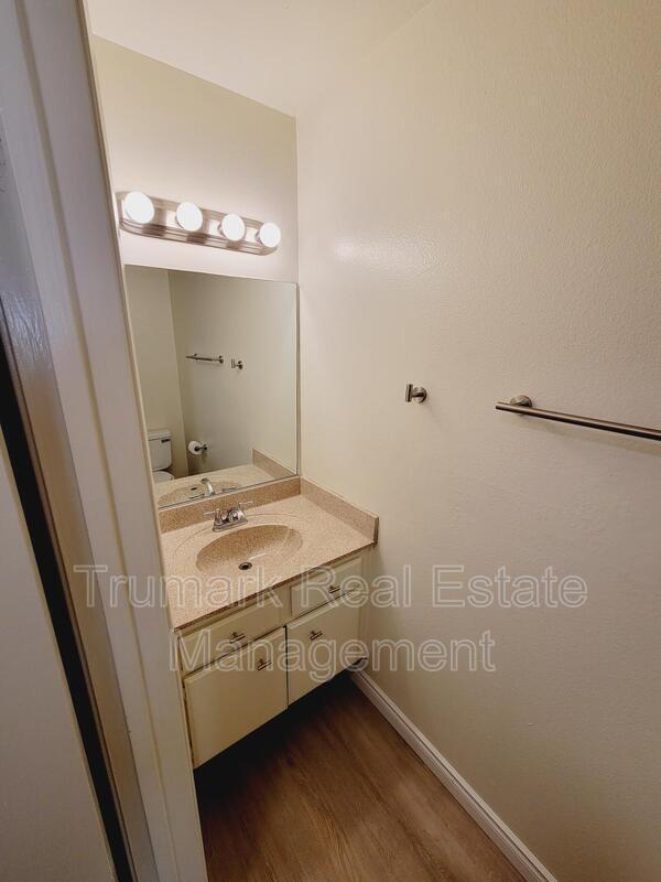 Building Photo - 553 E Orange Grove Ave