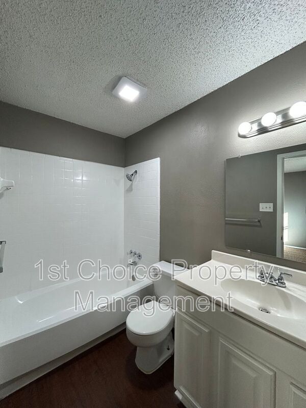 Building Photo - 625 Edwards Dr