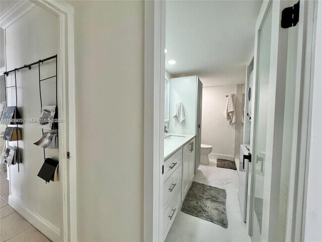 Building Photo - 600 NE 36th St