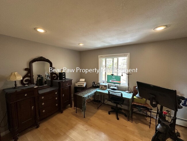 Building Photo - Charming 3-Bedroom Retreat with 2 Full Baths in Evergreen