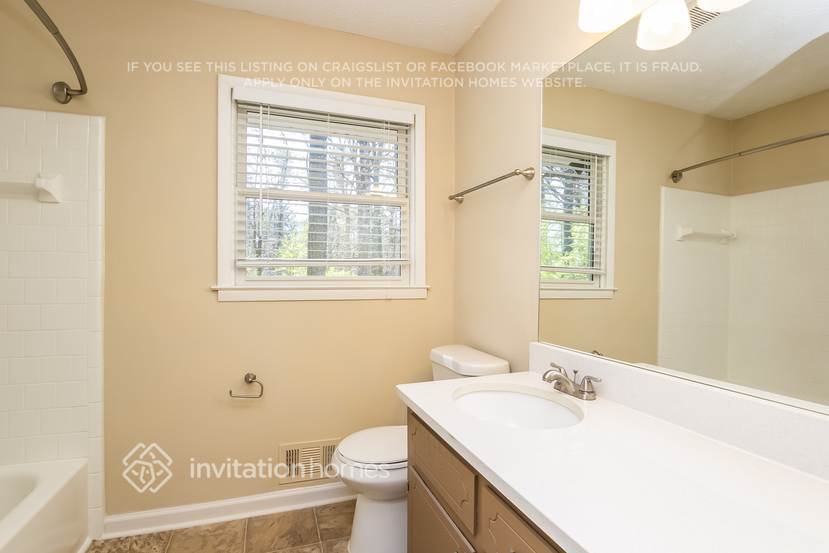 Building Photo - 1908 Englewood Way SW