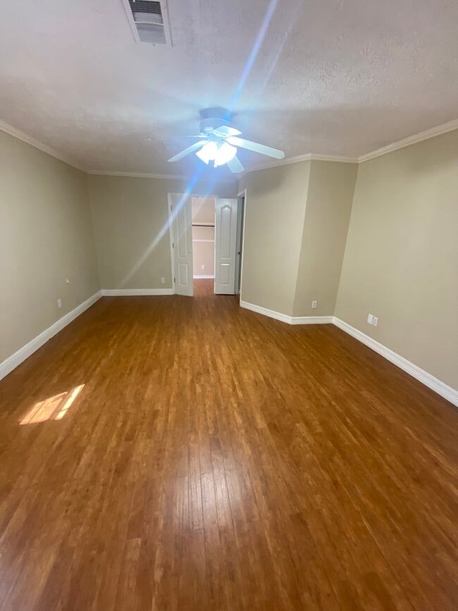 Building Photo - 240 W Hooks St