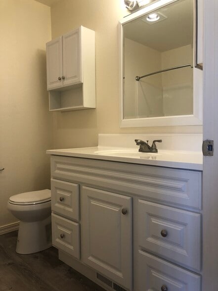 Building Photo - 589 Van Wey Cir
