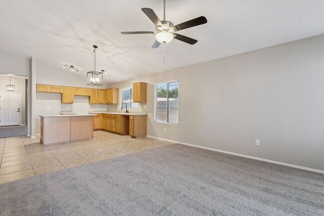 Building Photo - Nice 3 bedroom 2 bath
