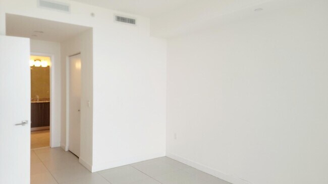 Building Photo - 5350 NW 84th Ave