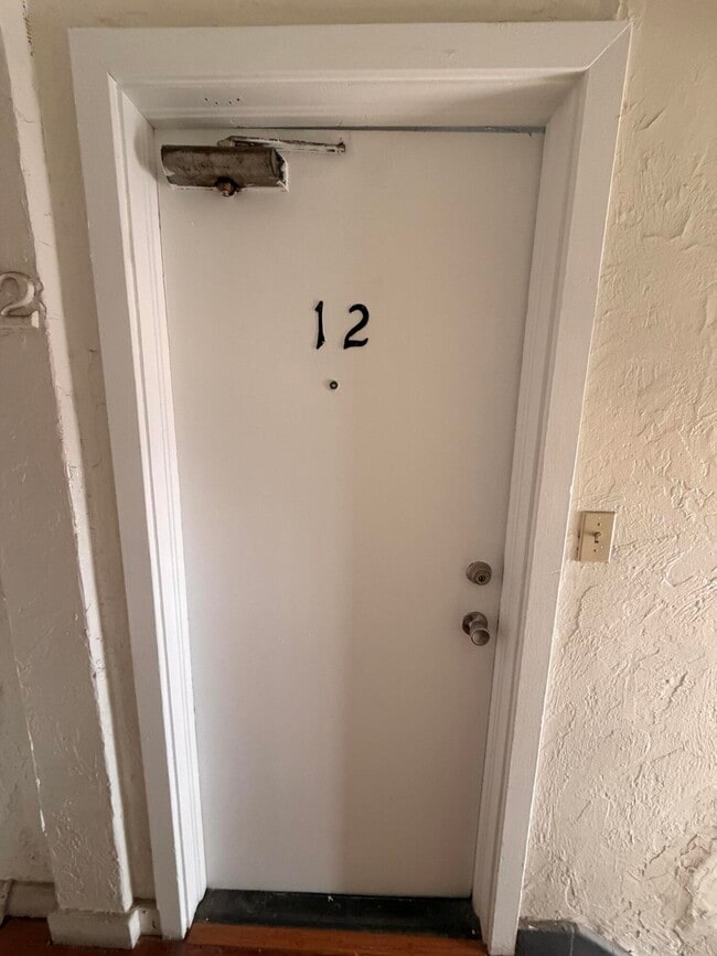 Building Photo - 523 24th St