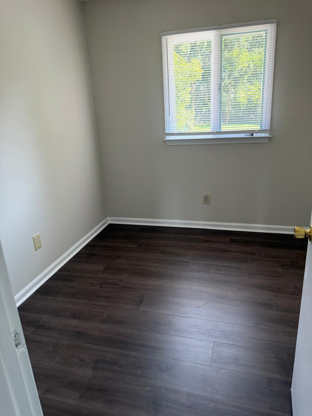Building Photo - Room in Townhome on W Front St