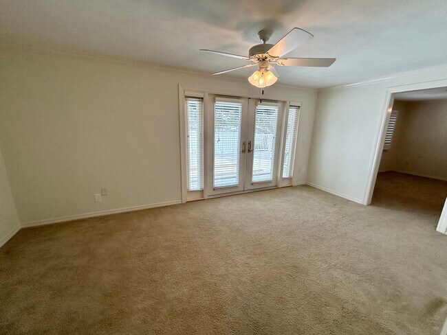 Building Photo - Classic waterfront Snell Isle Estates 3 Bed 2.5 Bath Home with private dock!