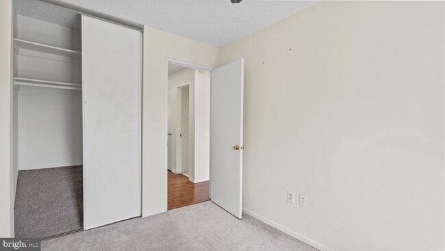 Building Photo - This stunning 3-bedroom, 2-bathroom interior townhome is sure to impress.