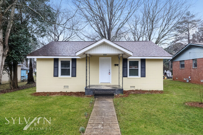 One-level living in this 3 BR, 1 BA home - 302 S Bragg St Monroe NC ...