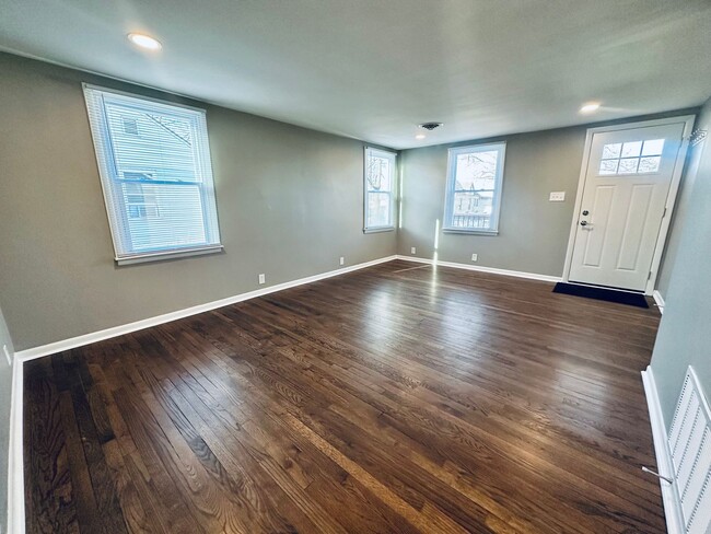 Building Photo - {612} Fully Remodeled Ranch in Olathe + Or...