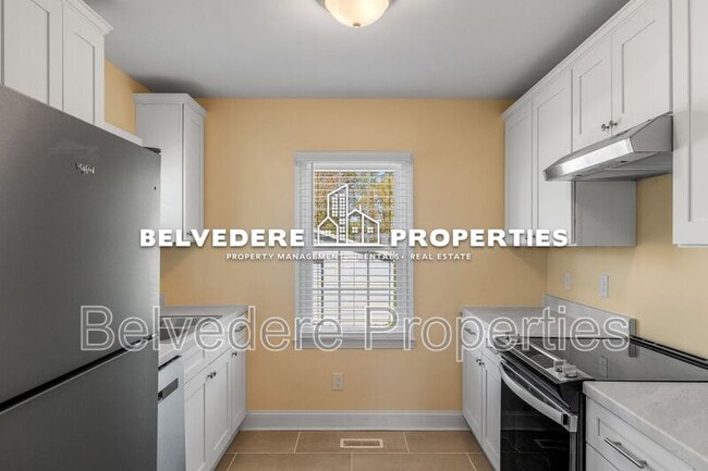Building Photo - 810 Elwell Ave