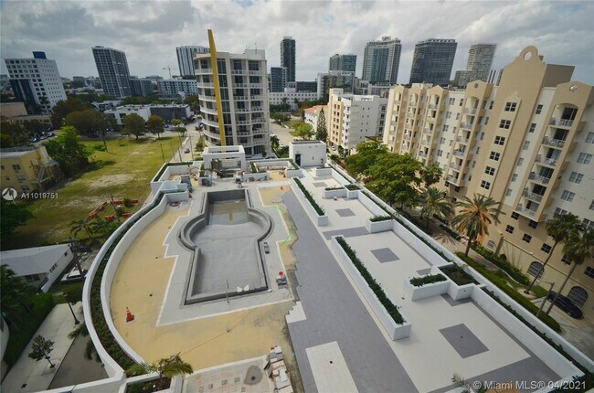 Building Photo - 480 NE 30th St