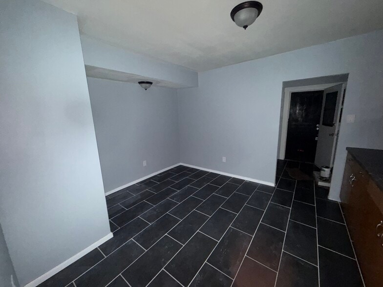 Building Photo - 524 S Soto St