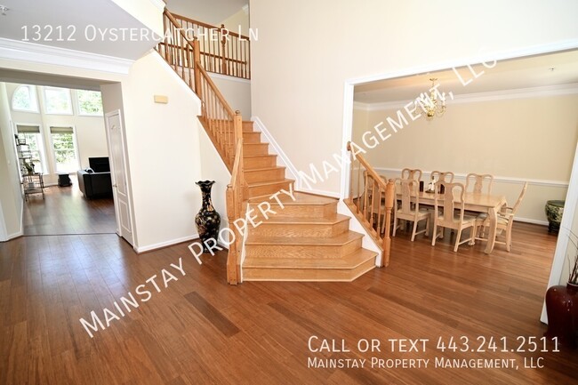 Building Photo - Immaculate 5 Bedroom SFH W/ Private Deck &...