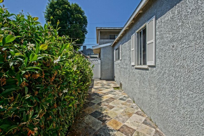 Building Photo - 1x 3906-3908